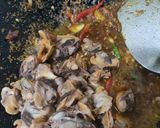 Foto langkah ke 4 dari resep Oseng Bunga Pepaya + Kerang.