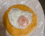 Foto del paso 3 de la receta: Arepa e huevo muy fácil doradita en air fryer con hogao 😌