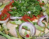 A picture of step 1 of Chicken with okra.
