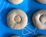 Gambar langkah 4 resipi Donat Coklat.