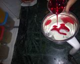A picture of step 2 of Punjabi Strawberry Lassi.