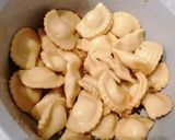 Une image de l'étape 1 de Raviolis de bœuf.