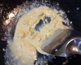Foto langkah ke 5 dari resep Paha Ayam Saus Telur Asin.