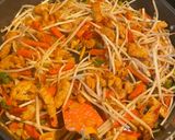 Foto del paso 2 de la receta: Wok de cerdo con pasta de arroz y vegetales (libre de gluten)
