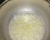 Foto del paso 1 de la receta: Arroz con cebolla caramelizada 🤤