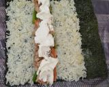 Foto langkah ke 4 dari resep Sushi roll ala rumahan (Norimaki Sushi).
