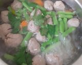 Foto langkah ke 3 dari resep Sop bakso telur puyuh.