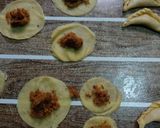 Foto langkah ke 3 dari resep Pastel mini Abon Renyah Kriuk.