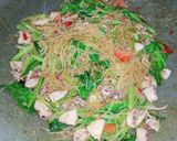 Foto langkah ke 3 dari resep Mie Goreng Cumi (Mie Jagung Goreng Plus Cumi).