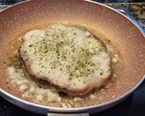 Foto del paso 2 de la receta: Tintorera con almejas en salsa