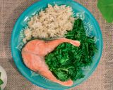 Foto del paso 7 de la receta Cena saludable de salmón a la plancha con kale y arroz