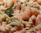 Une image de l'étape 10 de Crevettes 🍤 sautées, pâtes et brocolis.