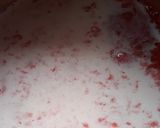A picture of step 3 of Strawberry milkshake.