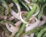 Foto del paso 2 de la receta: Pimientos con cebolla salteados