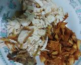 Foto langkah ke 1 dari resep Soto ayam suwir mudah dan murah.