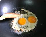 รูปขั้นตอนการทำที่ 3 ของ ข้าวผัดปู (สูตรหอมเนย)