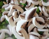 Gombás-brokkolis-joghurtos csirke recept fázis 4 fotója