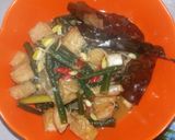 Foto langkah ke 7 dari resep Tumis Kacang Panjang dengan Tahu dan kecambah.