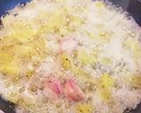 Foto del paso 2 de la receta Patatas cantoneras con ajos fritos al aroma de tomillo