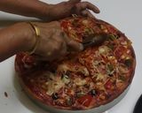 થ્રી સોસ પીઝા (Three Sauce Pizza Recipe in Gujarati) રેસીપી સ્ટેપ6ફોટો