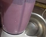 A picture of step 3 of Strawberry milkshake.