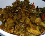 Foto langkah ke 4 dari resep Tumis sawi asin.