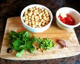 Foto del paso 1 de la receta: Sopa con garbanzos y apio
