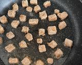 Une image de l'étape 3 de Tranches de tofu marinées et panées à l'asiatique.