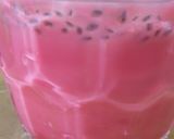 A picture of step 2 of Milk rooh afza.