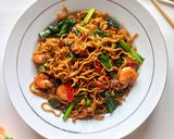 Foto langkah ke 7 dari resep Mie goreng udang.