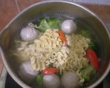 Foto langkah ke 1 dari resep Mie kuah bakso brokoli.