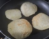 Foto del paso 4 de la receta: Torticas🫓de yuca🥯cruda🧀con queso🥛🥙🥯