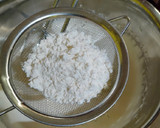Foto langkah ke 2 dari resep Bolu Kukus Pelangi Gulung (takaran sendok).