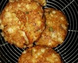 A picture of step 8 of Sabudana vada.