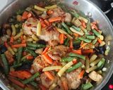 Foto del paso 4 de la receta: Pollo con verduras y nata