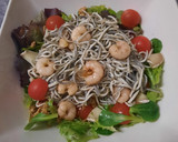 Foto del paso 3 de la receta: Ensalada Templada de Gulas y Gambas