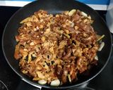 A picture of step 5 of Pork with Capsicum 青椒肉丝.
