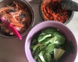 Foto langkah ke 1 dari resep Oseng salmon pakcoy.