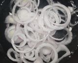 A picture of step 1 of Lacha pyaaz.