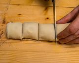 Hình bước làm 9 của món Bánh Cuộn Ốc Ca Cao Cổ Điển