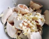 Hình bước làm 1 của món Thịt Gà Kho Rau Răm