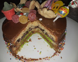 Foto del paso 4 de la receta: Torta Día del Niño (Dulce de leche c/chips y Ganache de chocolat