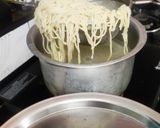 हक्का नूडल्स (hakka noodles recipe in marathi) रेसिपी स्टेप 4 फोटो 