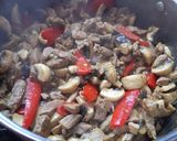 Gombás, currys ragu recept fázis 4 fotója