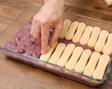 Meggyes vaníliapudingos süti recept fázis 6 fotója