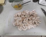 Foto del paso 3 de la receta: Carpacho de champiñones al queso holandés