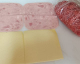 Foto del paso 1 de la receta: Rollito de carne picada con jamón en dulce y queso
