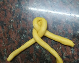 Foto del paso 3 de la receta: Pancitos trenzados de zapallo