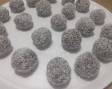 Foto del paso 3 de la receta: Trufas de galletitas María y coco