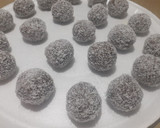 Foto del paso 3 de la receta: Trufas de galletitas María y coco